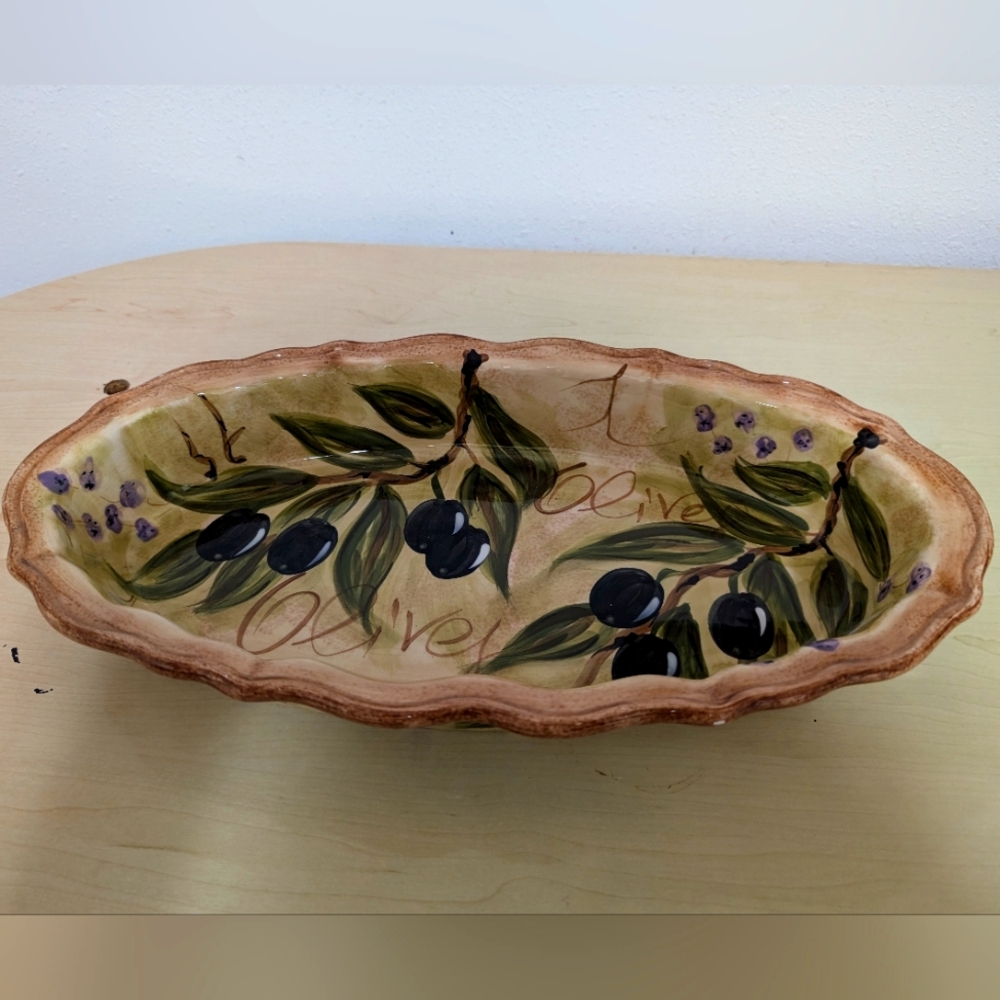 Tabletops Unlimited Olives‎ vintage 14"x7"x2" fluted hand painted serving dish